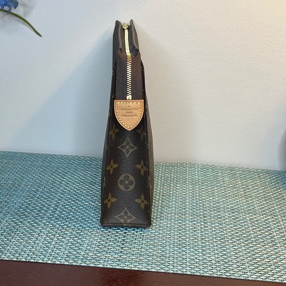 NEW Louis Vuitton Monogram Canvas Toiletry 26 Pouch - Picture 4 of 12